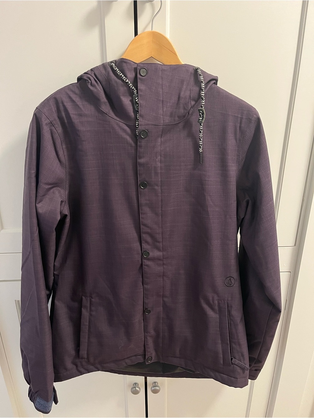 Volcom Women’s Medium Hooded Snow Jacket in Plum/Deep Purple with teal lining
